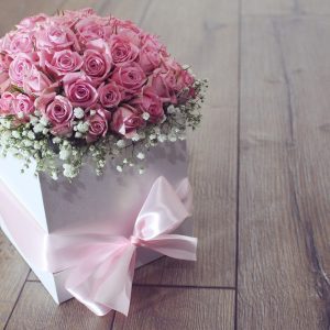 aranjament flori cutie ploiesti